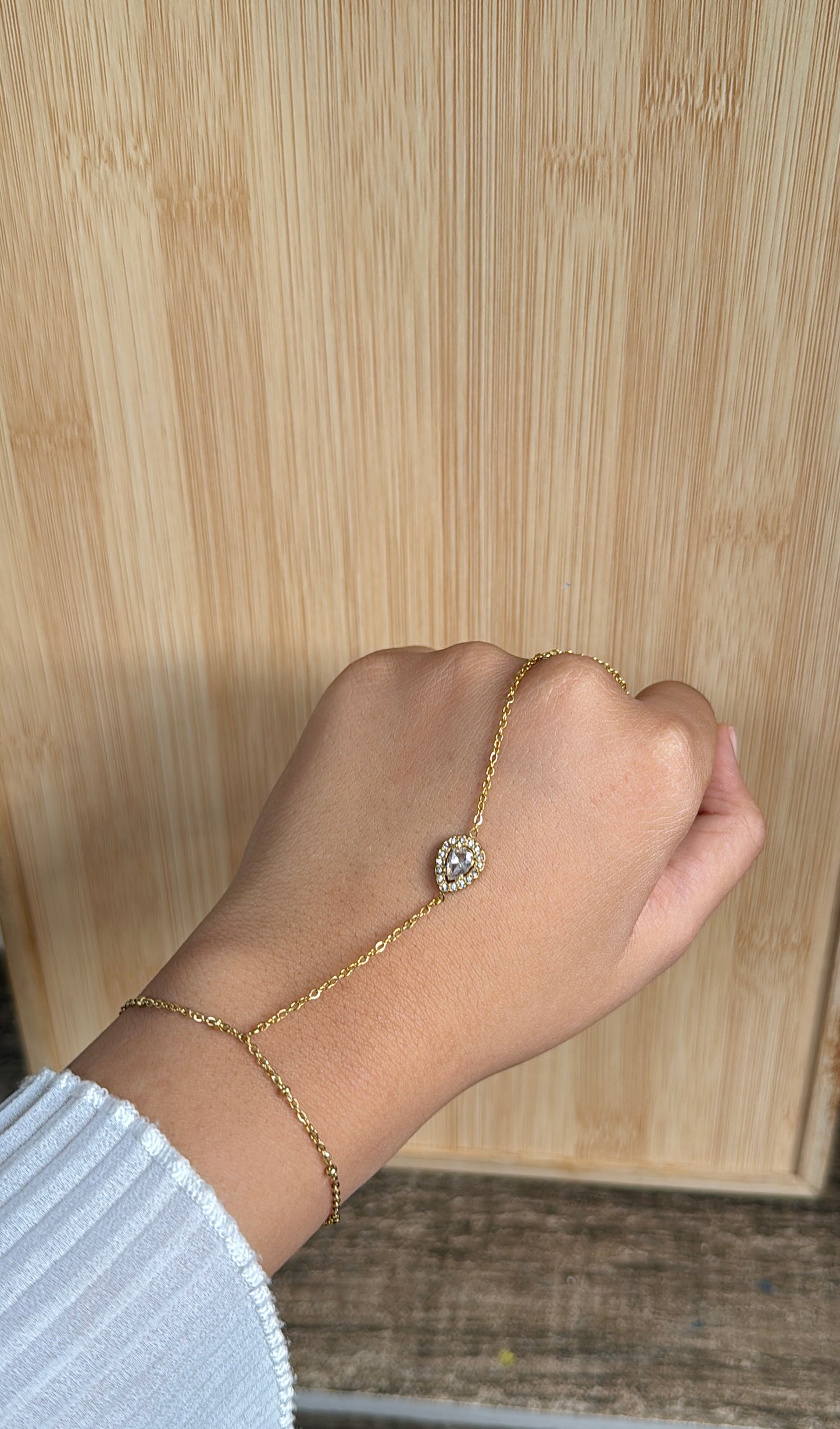 Aurora heart hand chain