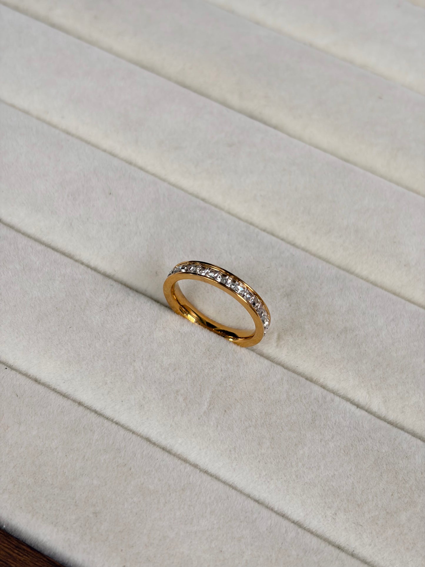 Vela ring