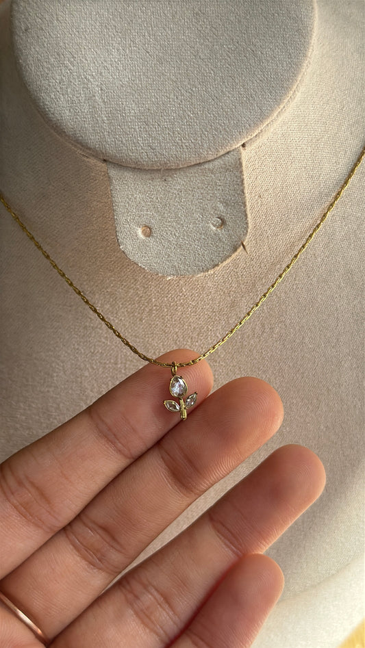 Tulip chain necklace in anti-tarnish stainless steel by Loola - view 2