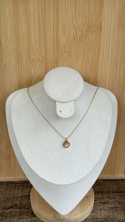 Round pearl pendant