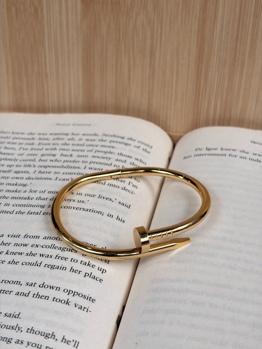 Nail bangle