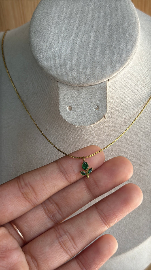 Green tulip chain necklace in anti-tarnish stainless steel by Loola - view 2
