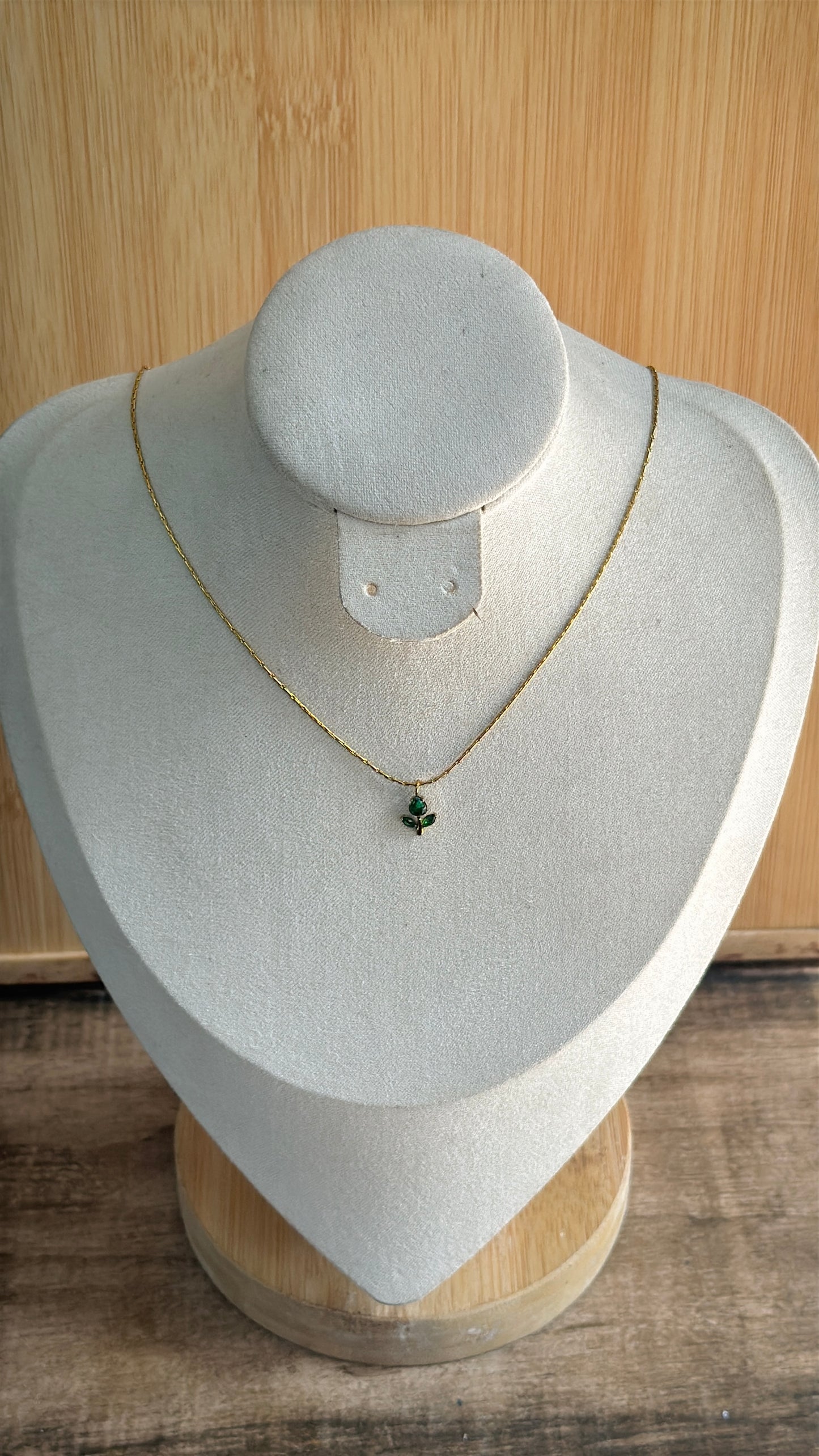 Green tulip chain