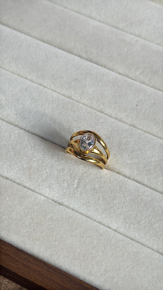White stone ring in anti-tarnish stainless steel by Loola