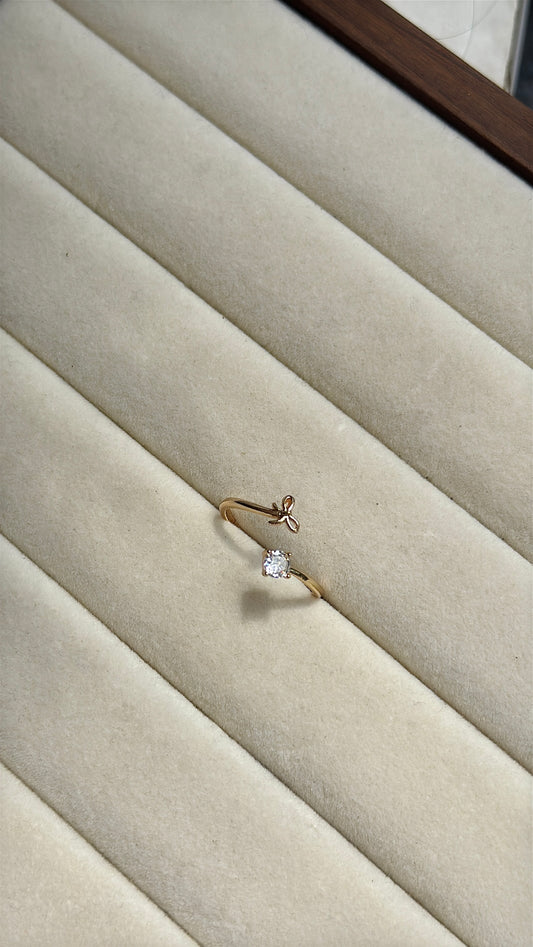 Bow pear stone ring