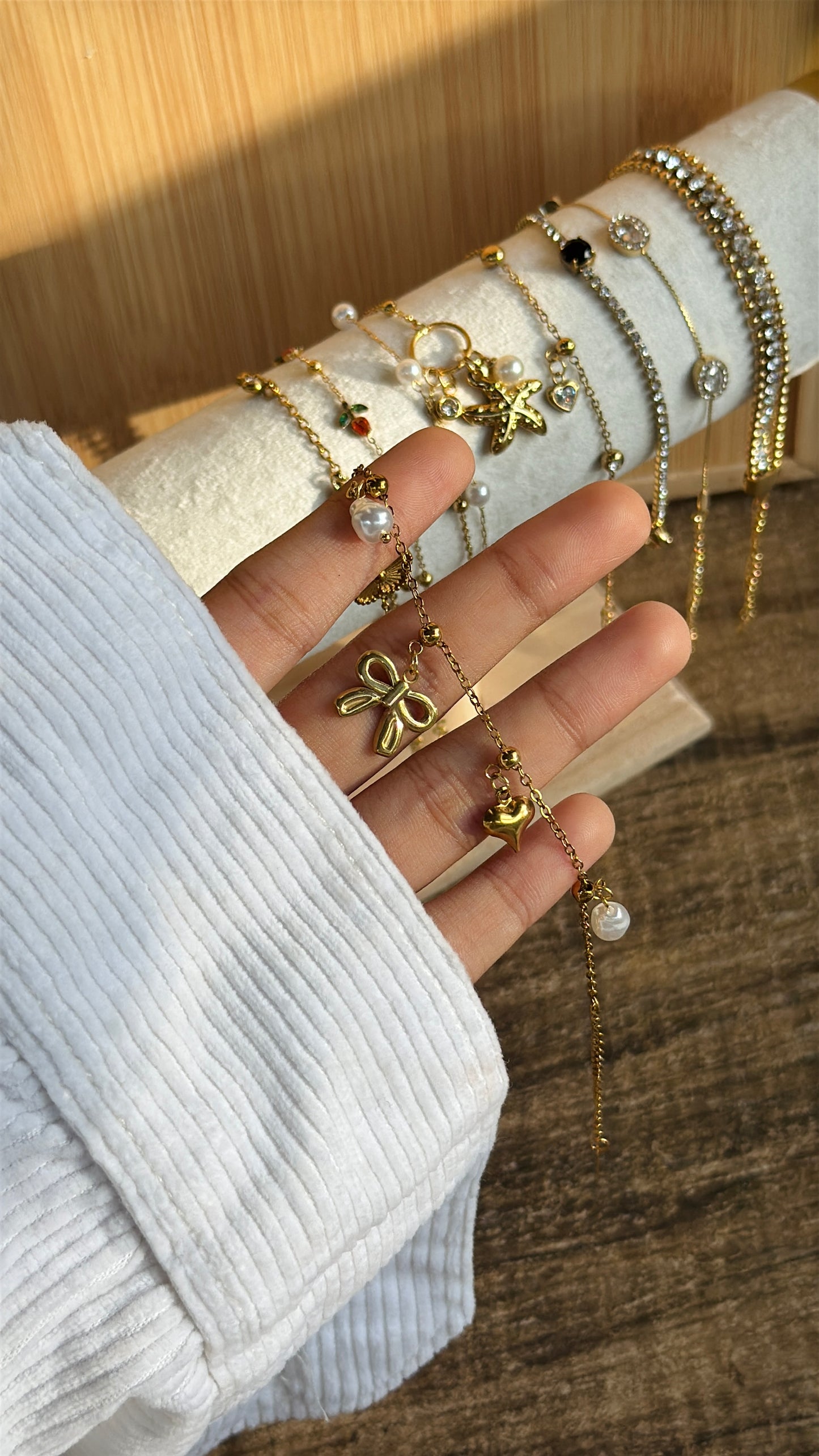 Bow charm bracelet