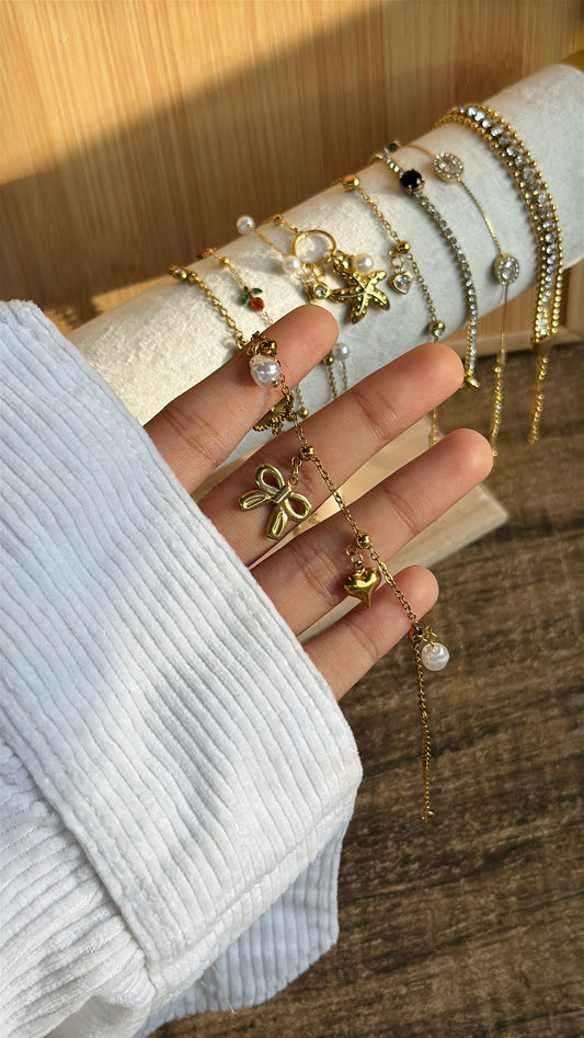 Bow charm bracelet