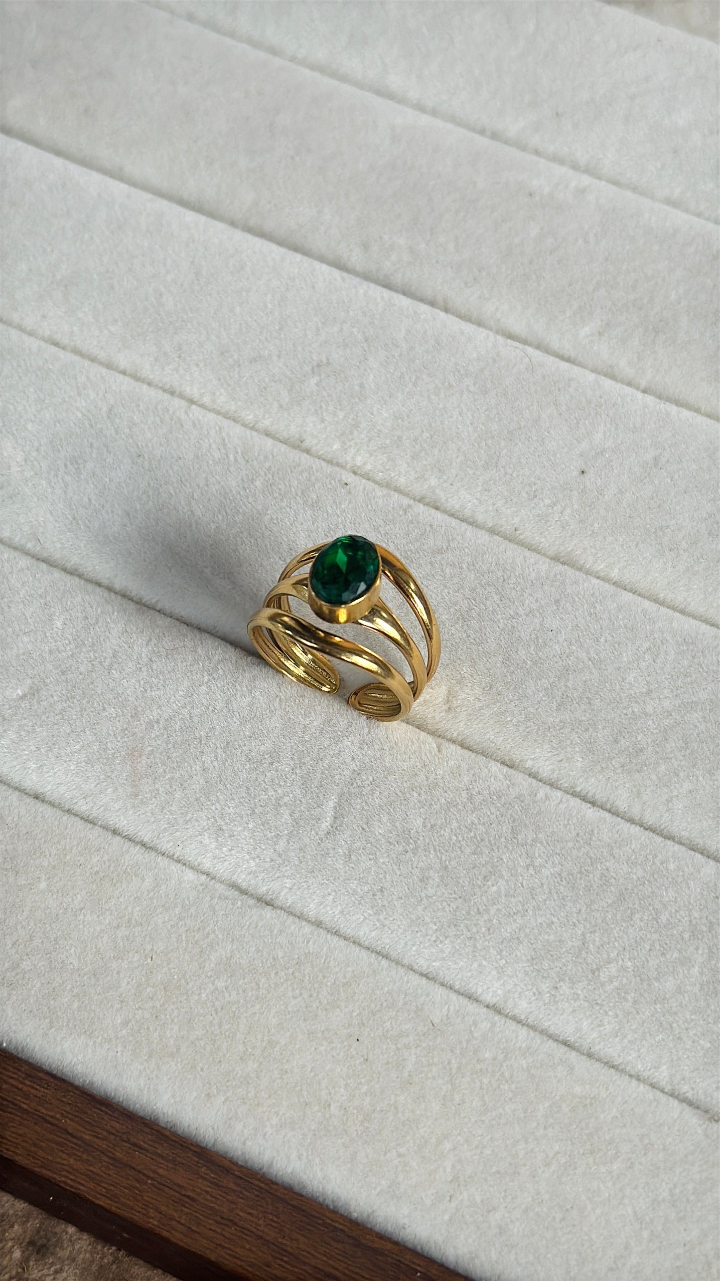 Green stone ring